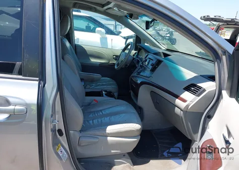 2011 Toyota Sienna Xle V6 z USA, uszkodzony, nr VIN 5TDYK3DC7BS098821